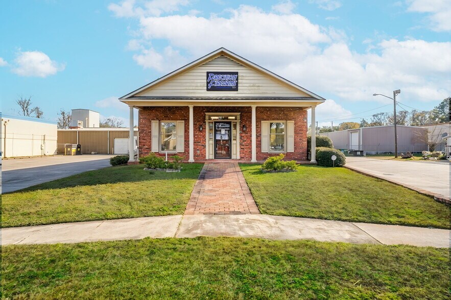 More Photos Of 3021 E Victory Dr, Savannah Office For Sale