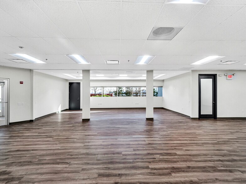 More Photos Of 25 Colony Rd, Jersey City Warehouse For Lease