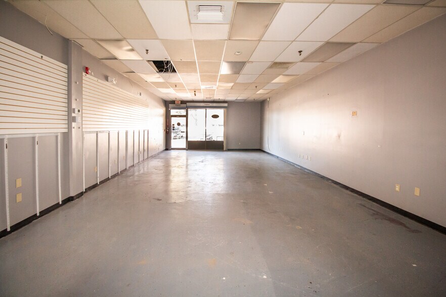 More Photos Of 560 Lincoln St, Worcester General Retail For Lease