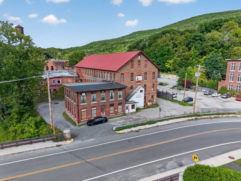 More Photos Of 420 Park St, Housatonic Flex For Sale