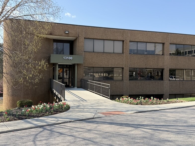 Primary Photo Of 13100 Manchester Rd, Des Peres Office For Lease