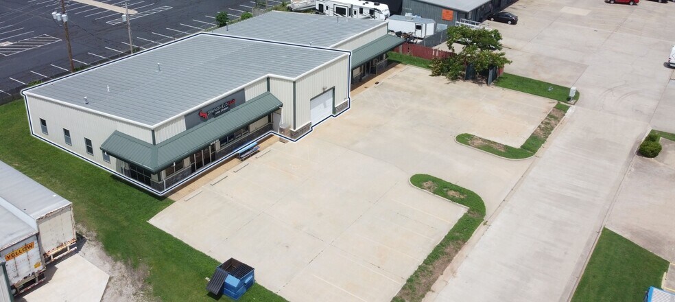 More Photos Of 1721 Acorn Dr, Rogers Warehouse For Lease