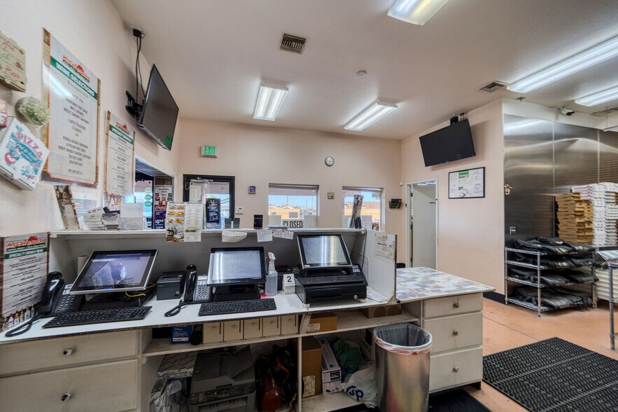 More Photos Of 832 Gemstone Ave, Bullhead City Restaurant For Sale