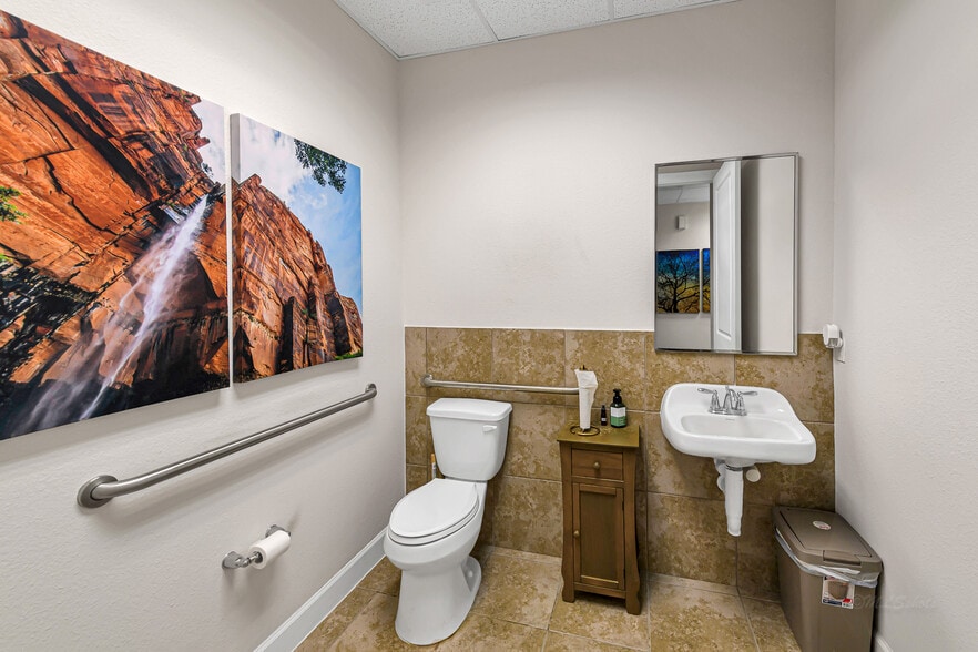 More Photos Of 1526 Katy Gap Rd, Katy Office For Sale