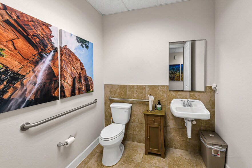 More Photos Of 1526 Katy Gap Rd, Katy Office For Sale