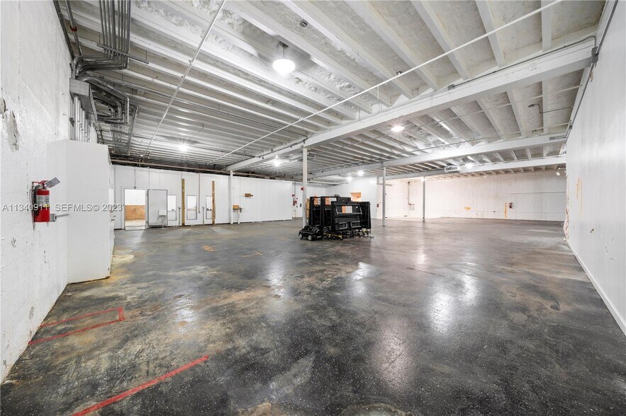 More Photos Of 2585 NW 21st Ter, Miami Warehouse For Lease