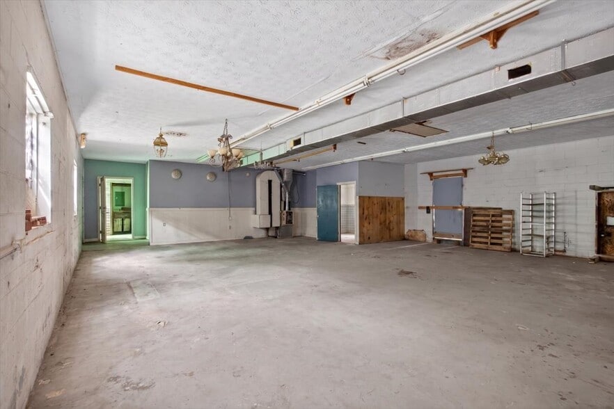 More Photos Of 79 Jones St, Jasper Warehouse For Sale