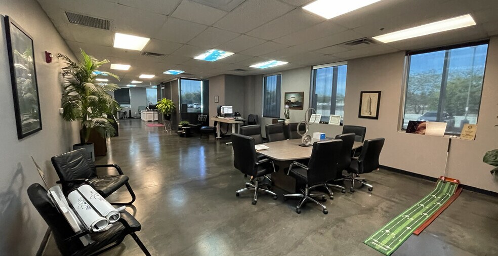 More Photos Of 9802 N 91st Ave, Peoria Warehouse For Lease