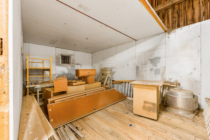 More Photos Of 11406 E 8th St, Reed City Office For Sale