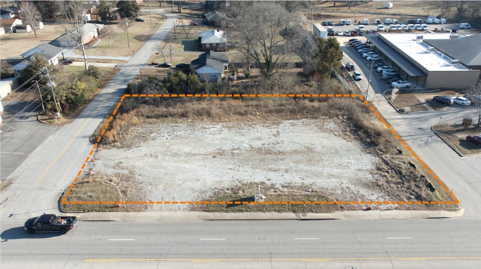 More Photos Of 644 NE Main St, Simpsonville Land For Lease