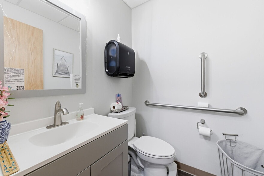 More Photos Of 181 Wind Chime Ct, Raleigh Office For Lease