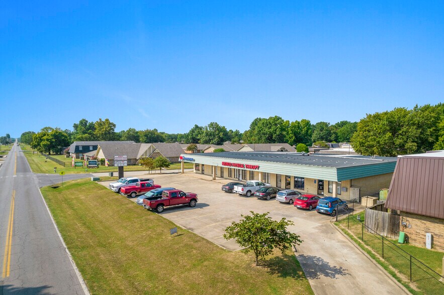 More Photos Of 1478-1498 S Elliott St, Pryor Office For Lease