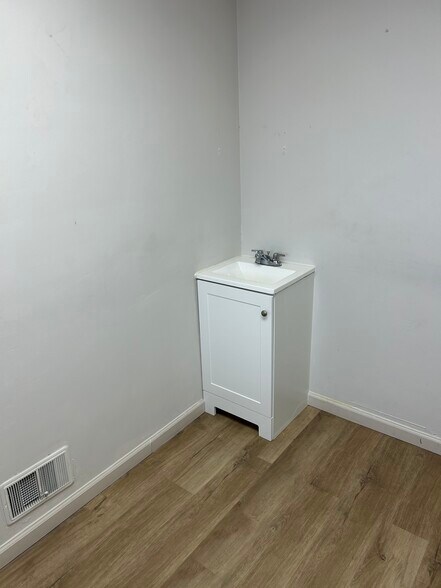 More Photos Of 2305 N Wood Ave, Roselle Medical For Sale