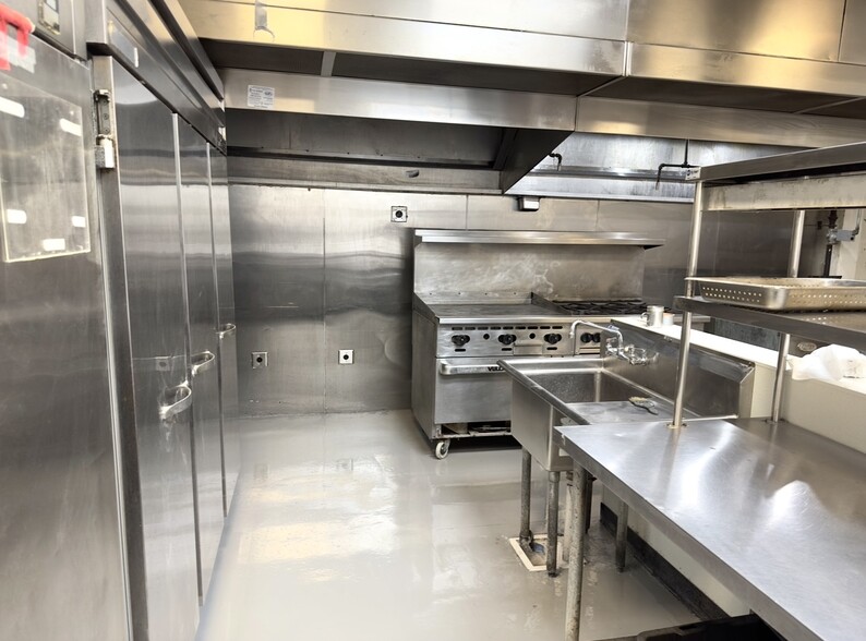 More Photos Of 832 Seigle Ave, Charlotte Restaurant For Lease