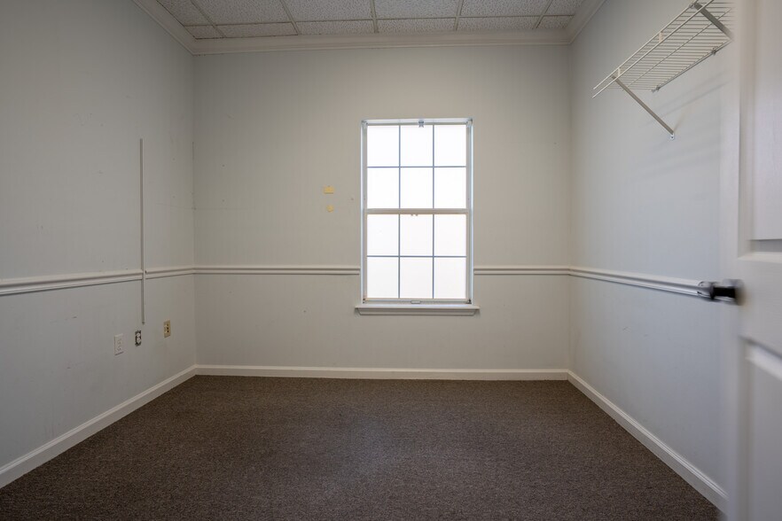 More Photos Of 3470 N Valdosta Rd, Valdosta Office For Lease
