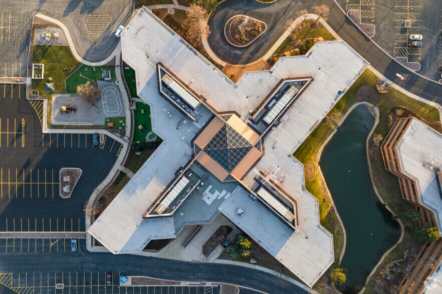 More Photos Of 1520 Kensington Rd, Oak Brook Office For Lease