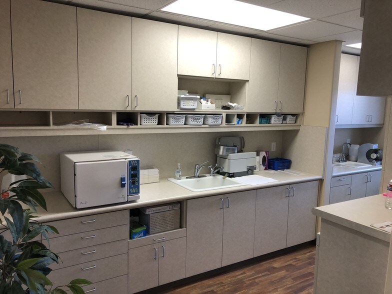 More Photos Of 1204 Cottonwood St, Woodland Office For Sale
