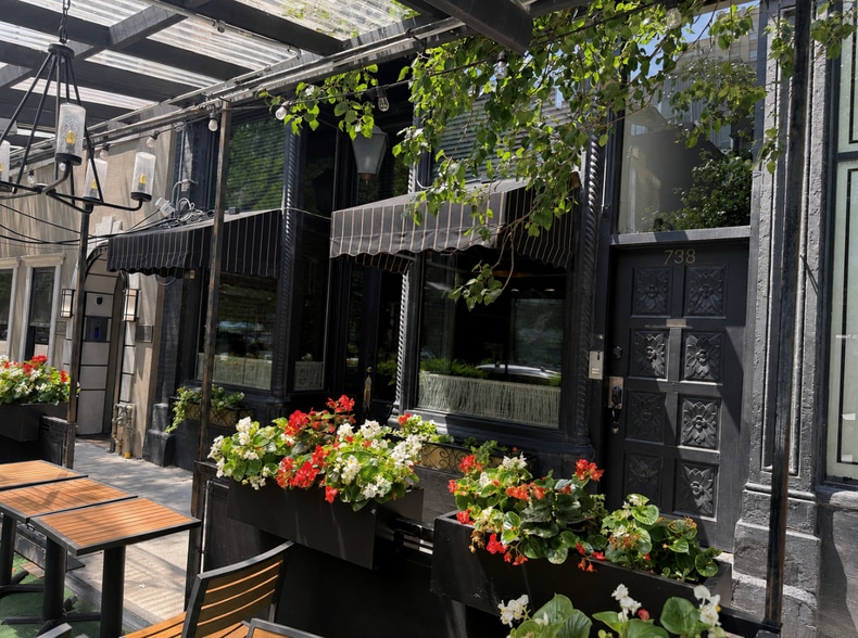 Primary Photo Of 738-740 N Wells St, Chicago Storefront Retail Residential For Lease