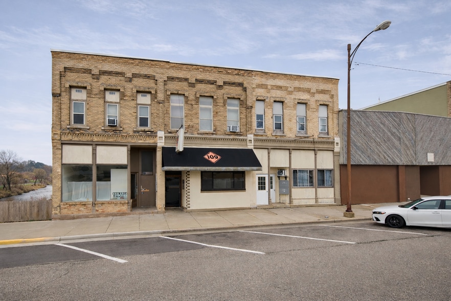 Primary Photo Of 108 Walnut St, Baraboo Multifamily For Lease