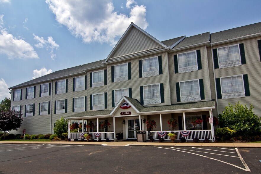 Primary Photo Of 115 N Water St, Coshocton Hotel For Sale