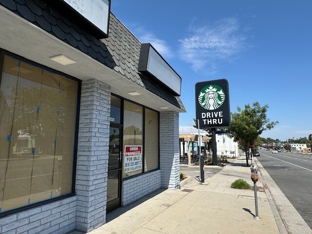 More Photos Of 19445-19449 Ventura Blvd, Tarzana Storefront For Lease