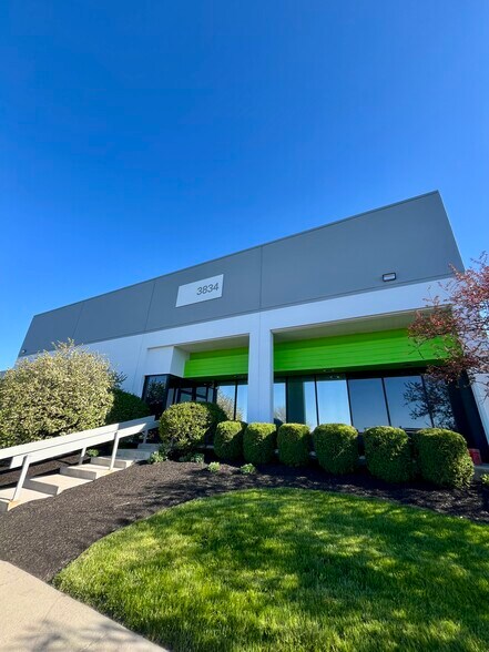 More Photos Of 3820-3834 Zane Trace Dr, Columbus Warehouse For Lease