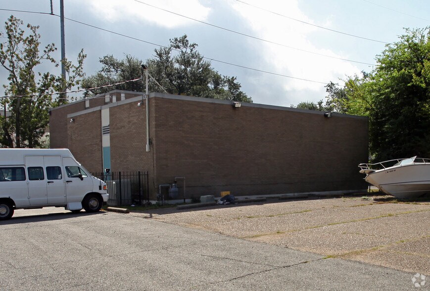 More Photos Of 2401 Esplanade Ave, New Orleans Lodge Meeting Hall For Sale