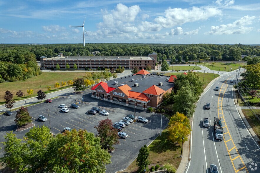 More Photos Of 1007 Ten Rod Rd, North Kingstown Freestanding For Lease