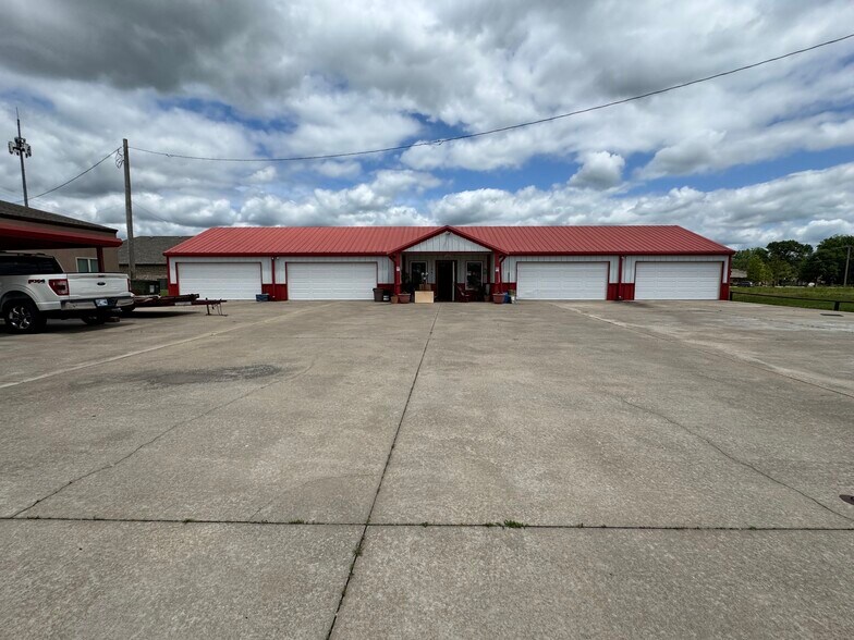 More Photos Of 204 W Rogers Blvd, Skiatook General Retail For Sale