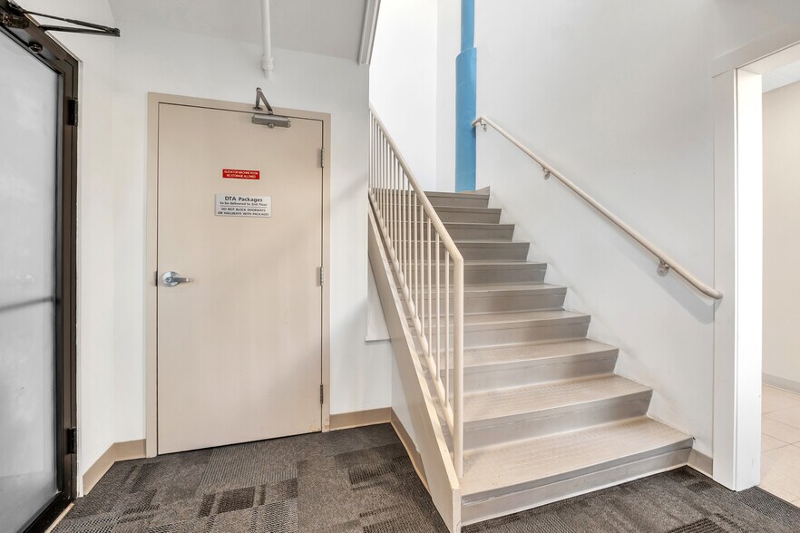 More Photos Of 80 Optical Dr, Southbridge Flex For Lease