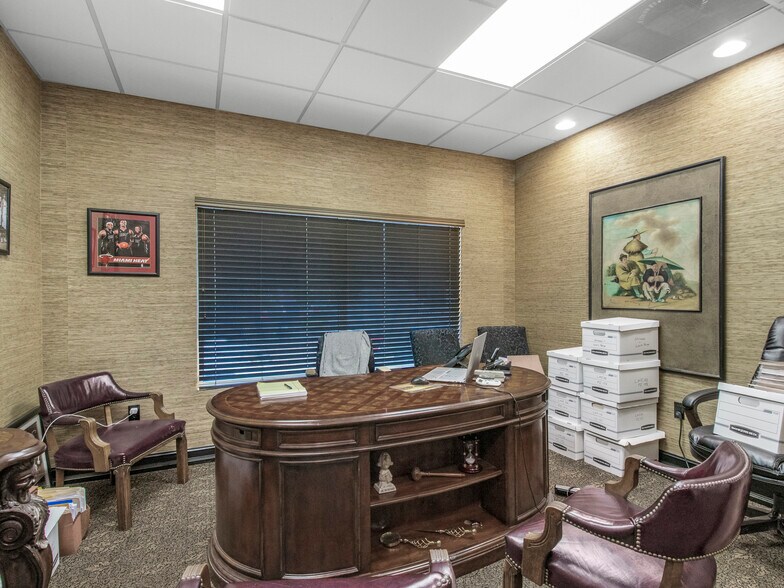 More Photos Of 71 NE 27th Ave, Pompano Beach Office For Sale