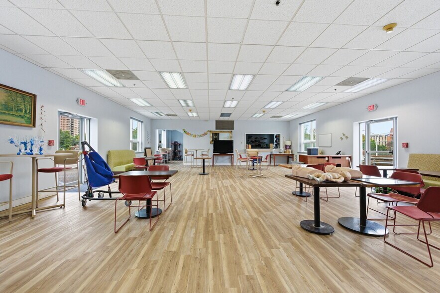 More Photos Of 910 Gilpin Ave, Wilmington Medical For Sale