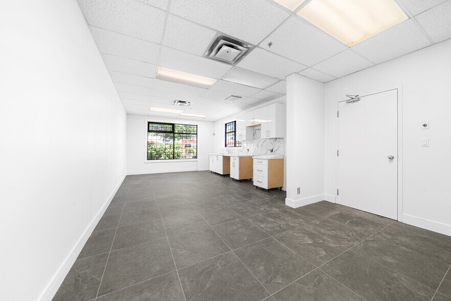 More Photos Of 8920 Fraserton Ct, Burnaby Warehouse For Lease