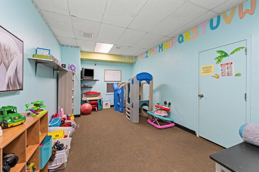 More Photos Of 985 Newmark Ave, Coos Bay Health Club For Sale