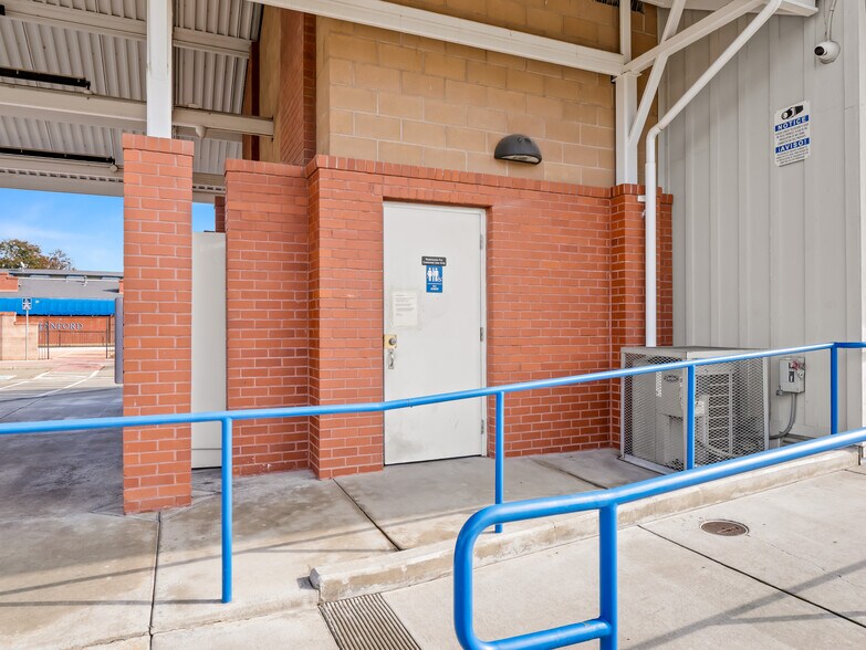 More Photos Of 504 W 7th St, Hanford Freestanding For Sale