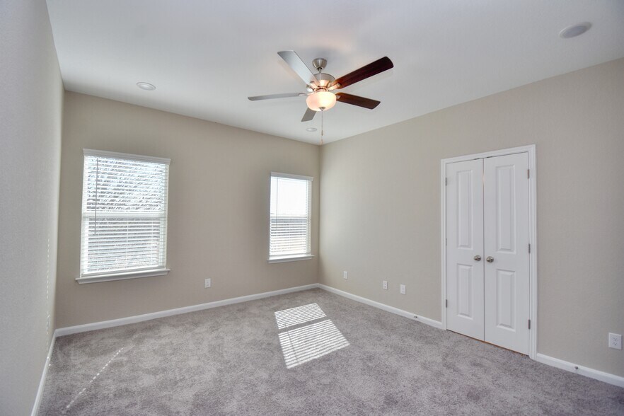 More Photos Of 6202 Oakland Rdg, San Antonio Apartments For Sale