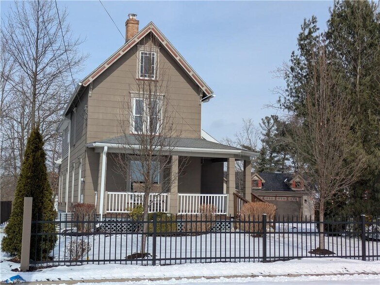 More Photos Of 17 W Walnut St, Jefferson General Retail For Sale