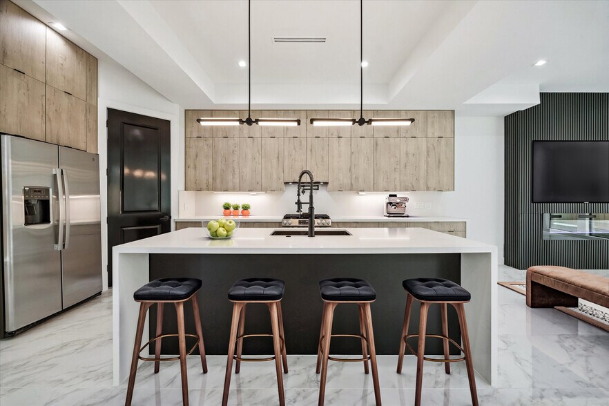 More Photos Of 4710 Sharon St, Houston Multifamily For Sale