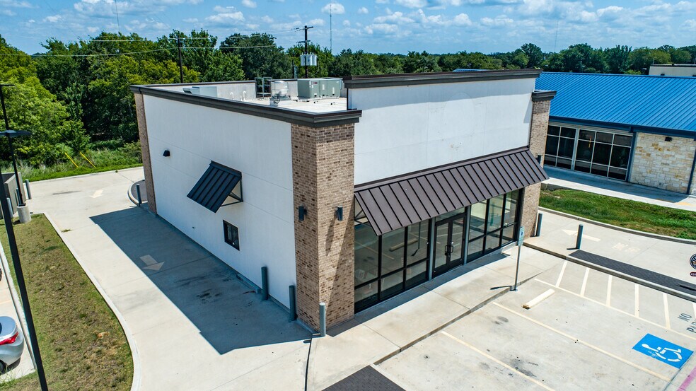 More Photos Of 2241 E Austin St, Giddings Storefront Retail Office For Lease