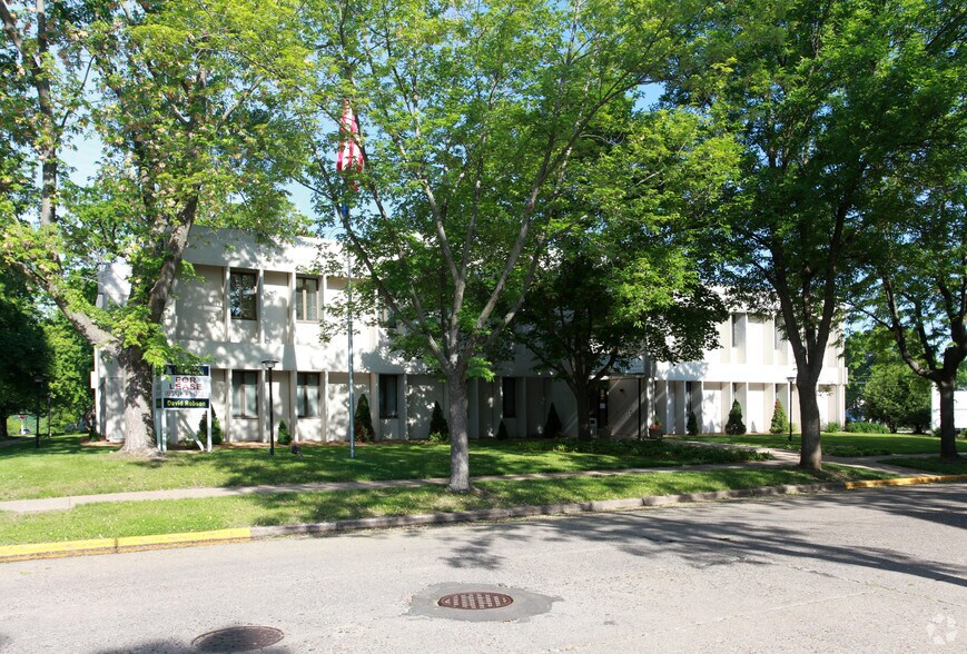 More Photos Of 901 4th St, Hudson Office For Sale