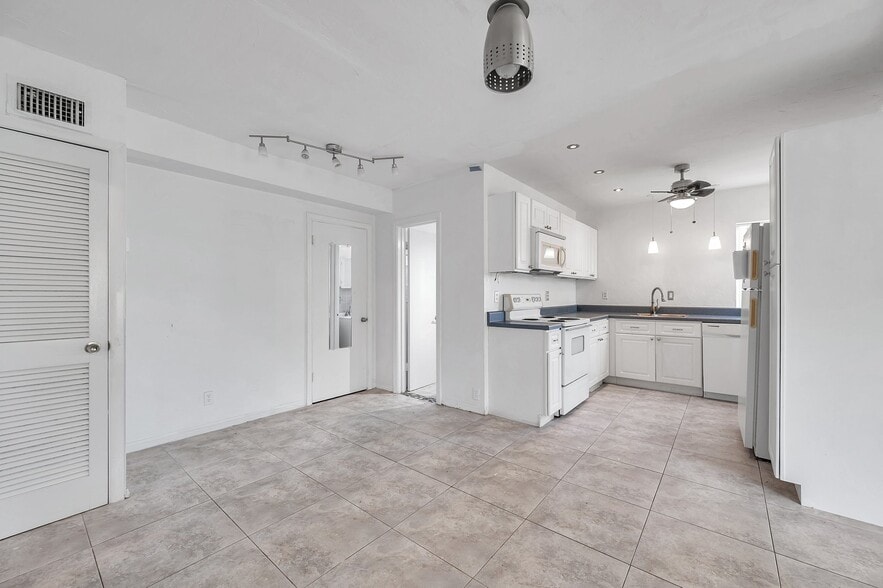 More Photos Of 5113 28th Ave S, South Pasadena Apartments For Sale