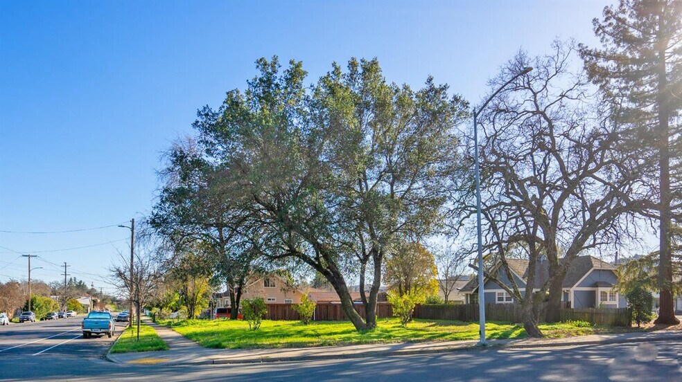 More Photos Of 209 1st St, Cloverdale Land For Sale