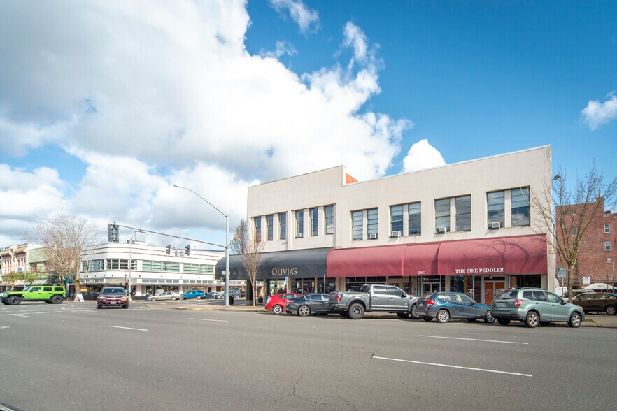 More Photos Of 174-188 NE Commercial St, Salem Storefront Retail Office For Lease