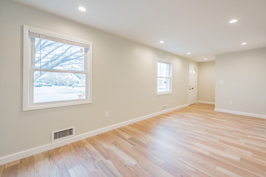 More Photos Of 2276 S Merrick Ave, Merrick Medical For Lease