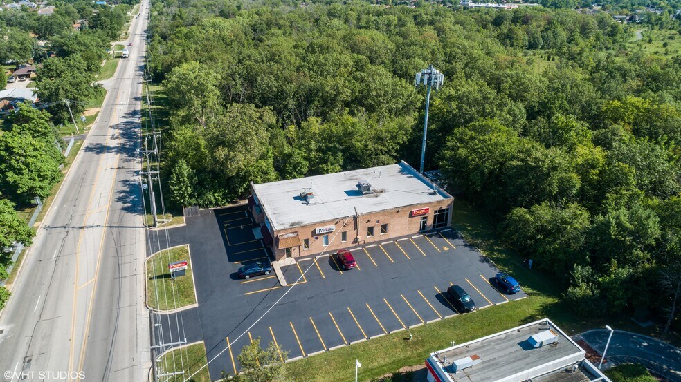 More Photos Of 15801 Oak Park Ave, Oak Forest Showroom For Lease