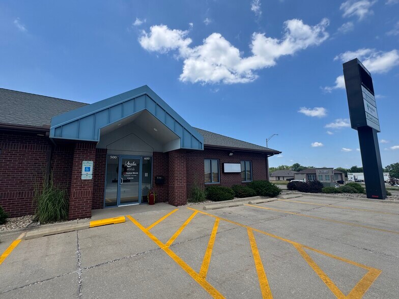 More Photos Of 2309 E Empire St, Bloomington Office For Lease