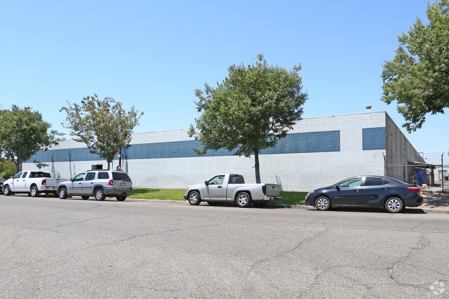 More Photos Of 5645 E Clinton Ave, Fresno Manufacturing For Lease