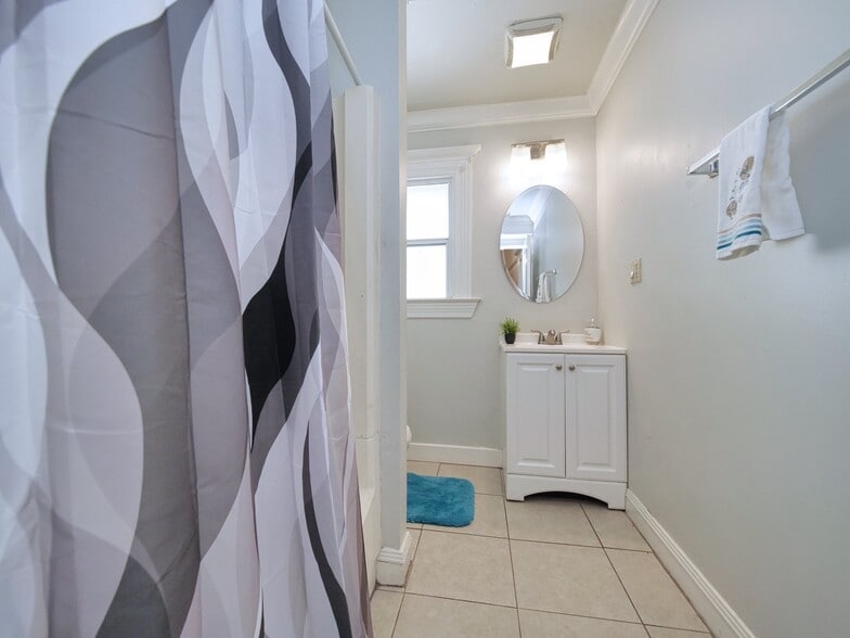 More Photos Of 1901-1903 H St, Sacramento Apartments For Sale