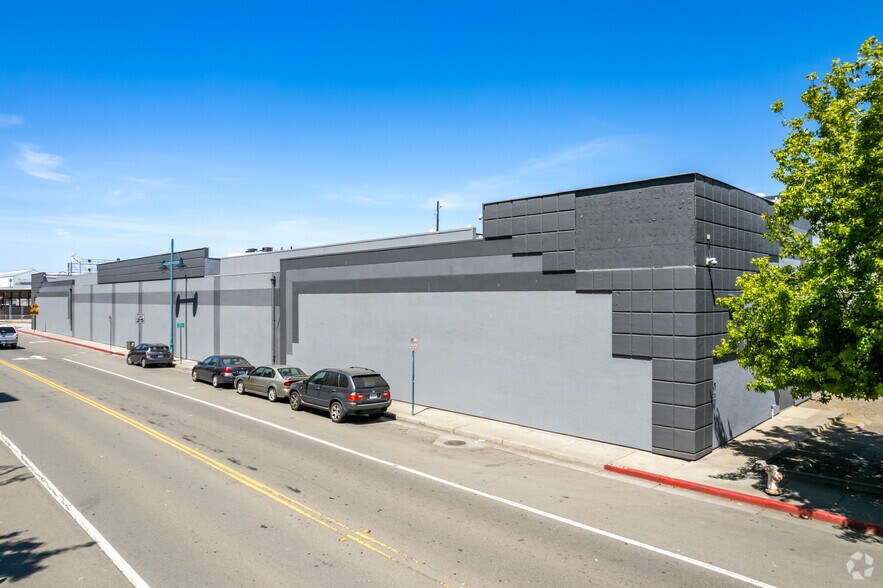More Photos Of 6440-6490 Bay St, Emeryville Telecom Hotel Data Hosting For Sale