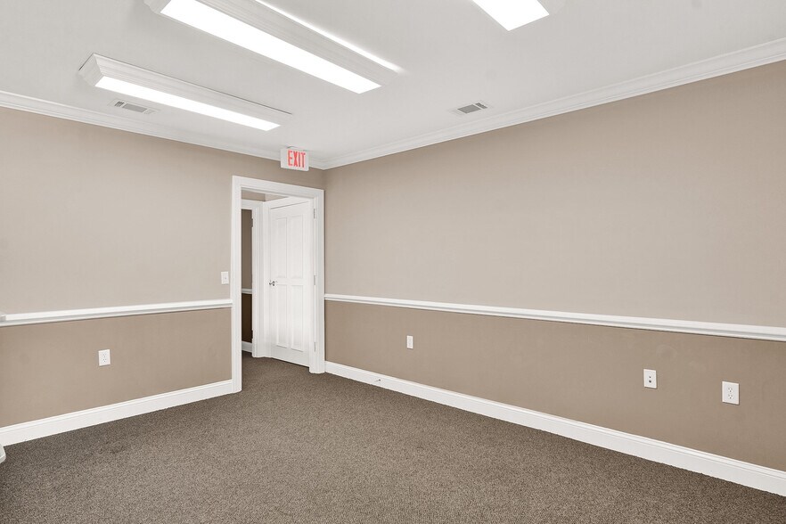 More Photos Of 7031 Hodgson Memorial Dr, Savannah Office For Lease